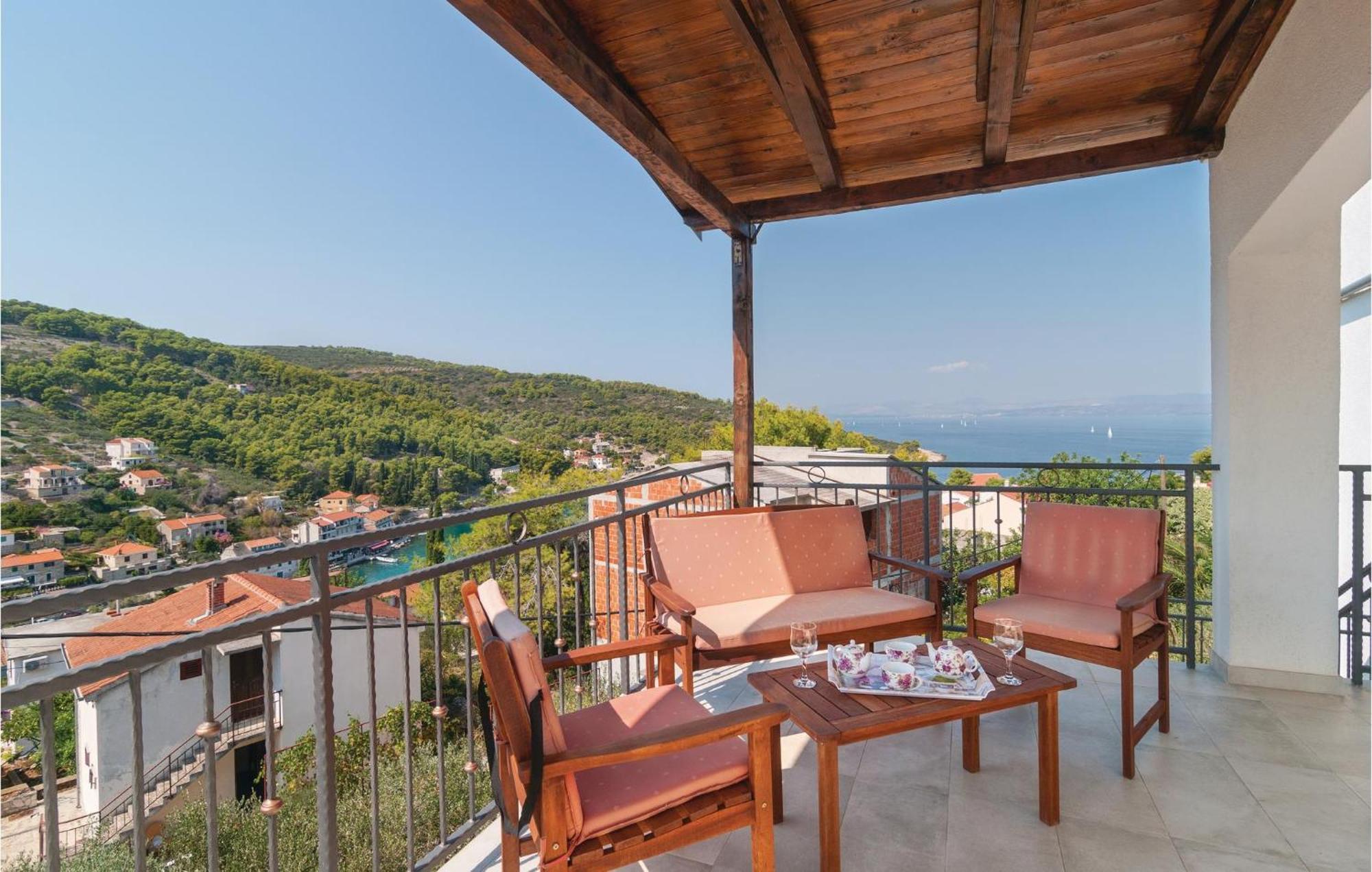 Cozy Home In Stomorska With Kitchen Екстер'єр фото