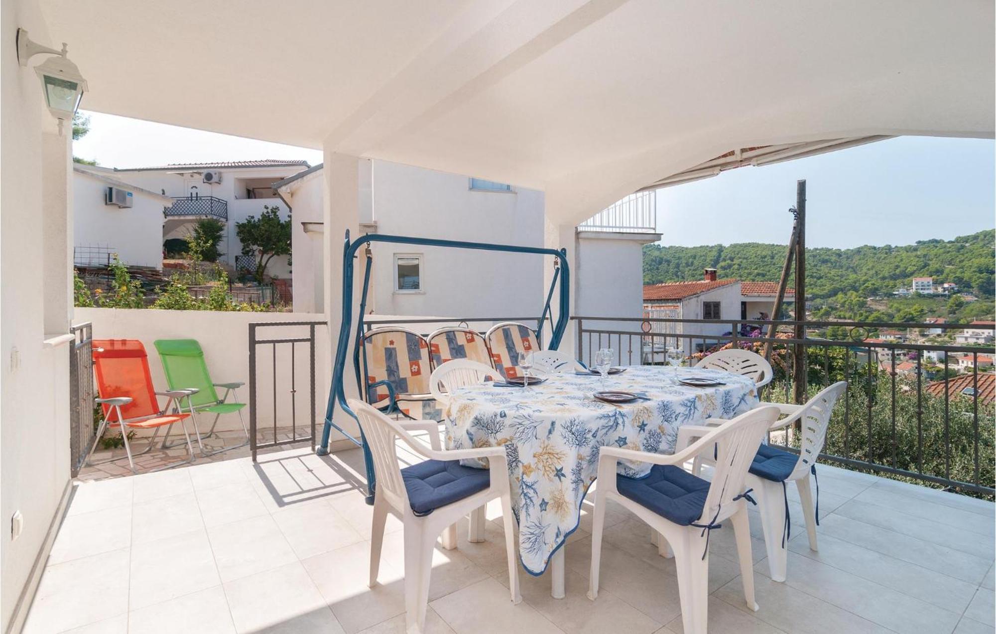 Cozy Home In Stomorska With Kitchen Екстер'єр фото